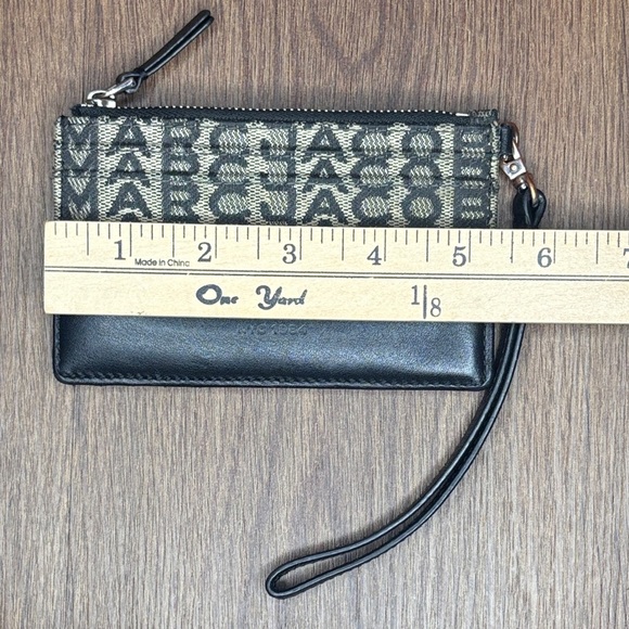 🔥🔥🔥Marc Jacobs Black and Tan Patterned Wristlet🔥🔥🔥 - Picture 10 of 11